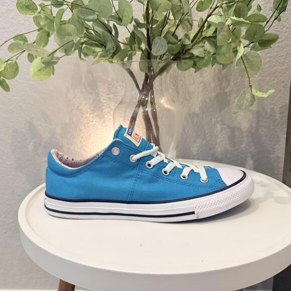 Converse Chuck Taylor All Start Low Top Sneaker Vivid Blue Womens 6 NWOT - Picture 1 of 6